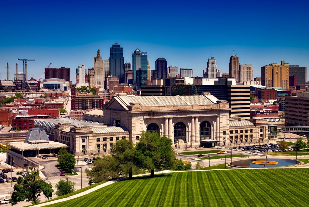 Skyline of Kansas City, a beautiful city with tons of great, dog-friendly places!